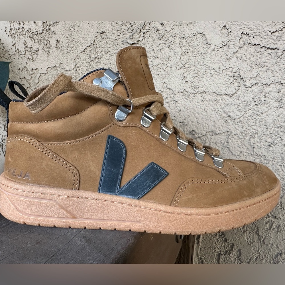 Veja Mid/High Top Sneakers